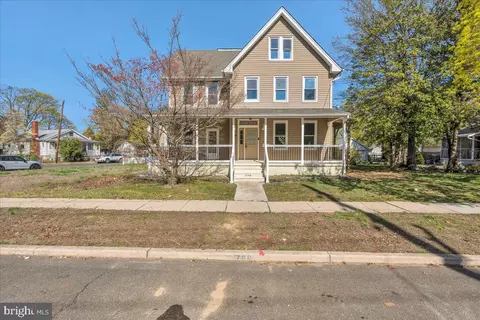 700 Pennsylvania Ave, Delanco, NJ 08075