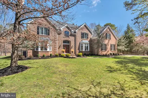 8 Elderberry Dr, Medford, NJ 08055