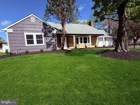 40 Torrington Ln, Willingboro, NJ 08046