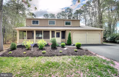 9 E Coventry Cir, Marlton, NJ 08053
