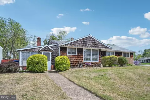 91 S Garden Blvd, Edgewater Park, NJ 08010