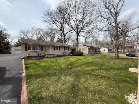 310 Timberline Dr, Mount Laurel, NJ 08054