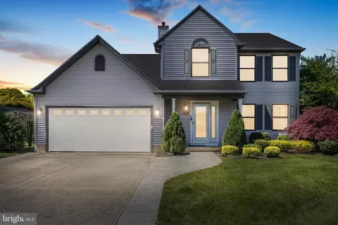 7 Amberfield Dr, Delran, NJ 08075