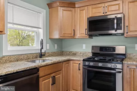 Kitchen - 40 E Front St, Florence, NJ 08518 photo 4 of 8
