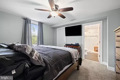 Bedroom - 40 E Front St, Florence, NJ 08518 photo 2 of 5
