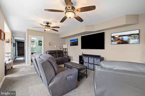 Entry Way - 40 E Front St, Florence, NJ 08518 photo 2 of 7