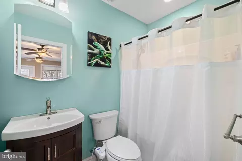 Entry Way - 40 E Front St, Florence, NJ 08518 photo 5 of 7