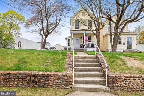 Exterior - 40 E Front St, Florence, NJ 08518 photo 3 of 10