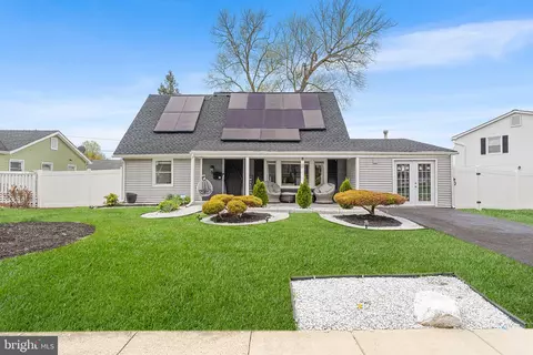 11 New Coach Pl, Willingboro, NJ 08046