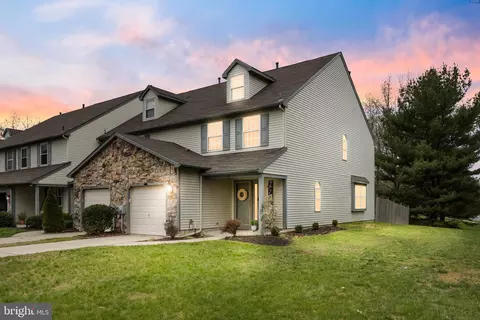 113 Lamplighter Ct, Marlton, NJ 08053