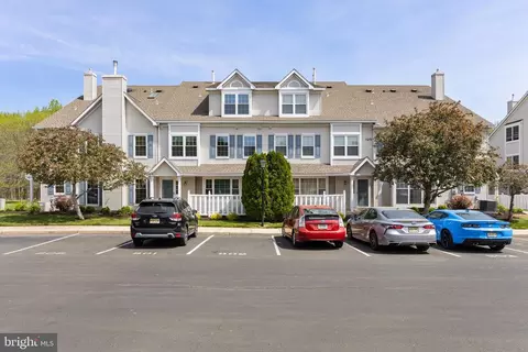 802 Oswego Ct, Mount Laurel, NJ 08054