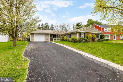 44 Edgemont Ln, Willingboro, NJ 08046