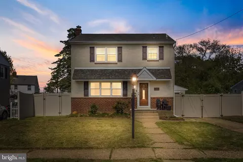 805 Delaware Ave, Riverside, NJ 08075