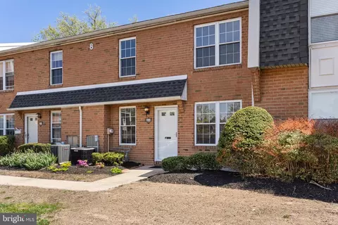 2048 Harbour Dr #2048, Palmyra, NJ 08065
