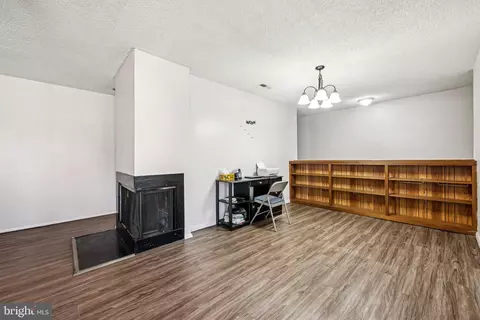 Living - 610 Downing Ct, Westampton, NJ 08060 photo 2 of 2