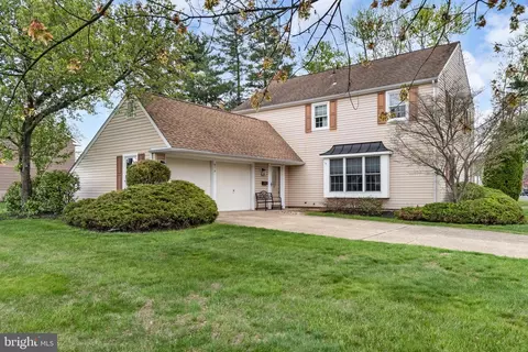 878 Waterford Dr, Delran, NJ 08075