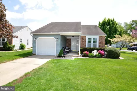 1 Marina Ct, Mount Laurel, NJ 08054