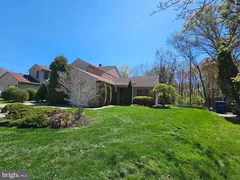33 E Oleander Dr, Mount Laurel, NJ 08054 photo 2