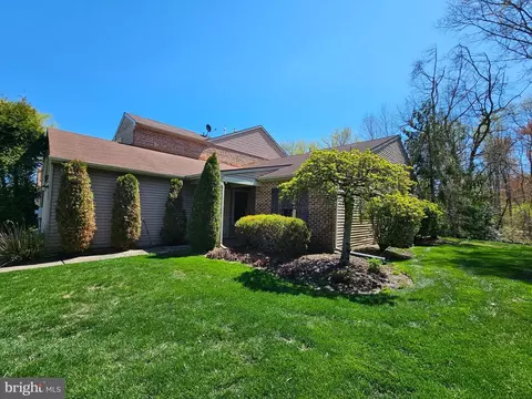 33 E Oleander Dr, Mount Laurel, NJ 08054 photo 3