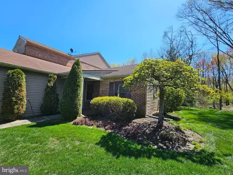 33 E Oleander Dr, Mount Laurel, NJ 08054 photo 4