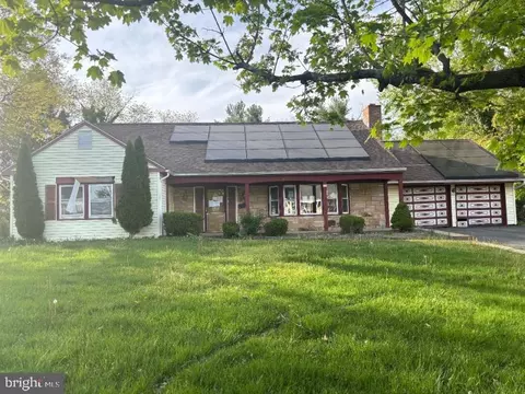 22 Trebing Ct, Willingboro, NJ 08046