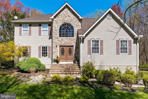 23 Holly Dr, Columbus, NJ 08022
