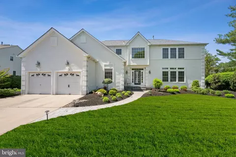 2 Reserve Ct, Mount Laurel, NJ 08054