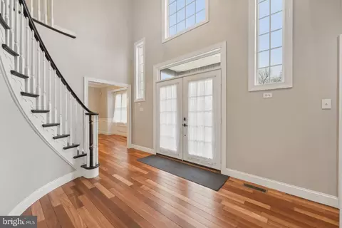 Entry Way - 207 Summit Rd, Mount Laurel, NJ 08054 photo 2 of 8
