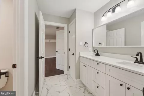Entry Way - 207 Summit Rd, Mount Laurel, NJ 08054 photo 7 of 8