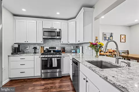 122 Kettlebrook Dr, Mount Laurel, NJ 08054
