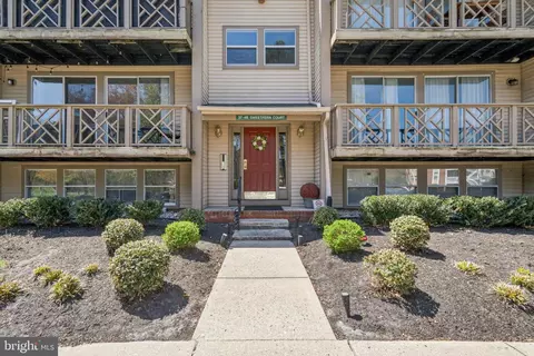 42 Sweetfern Ct, Marlton, NJ 08053