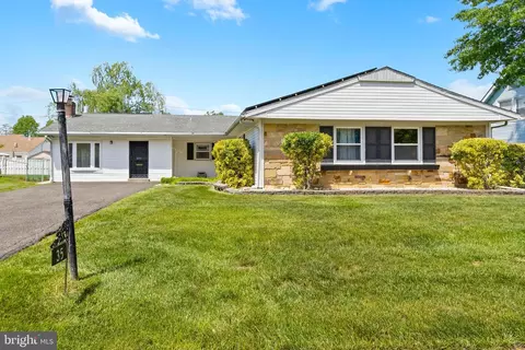 35 Empire Ln, Willingboro, NJ 08046