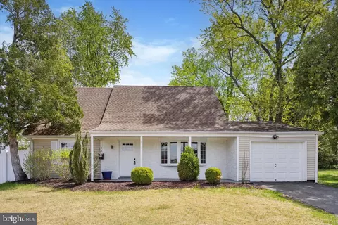 44 Gaylord Cir, Willingboro, NJ 08046