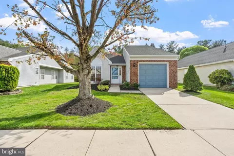 626 Cascade Dr S, Mount Laurel, NJ 08054