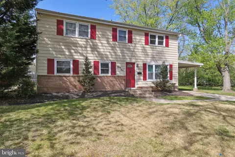 31 Radnor Blvd, Marlton, NJ 08053