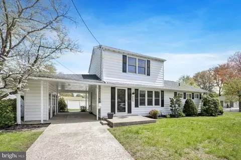 18 Oak Landing Rd, Lumberton, NJ 08048