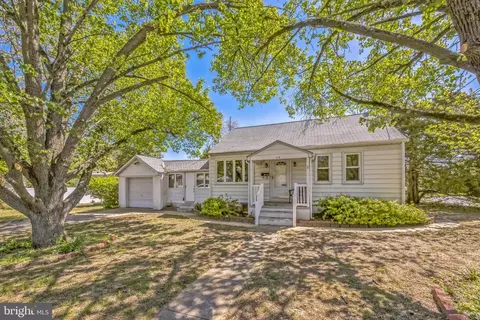 23 Center, Delran, NJ 08075