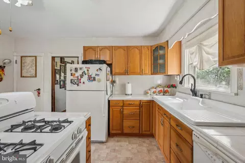 Kitchen - 21 Devlin Ave, Burlington, NJ 08016 photo 2 of 3