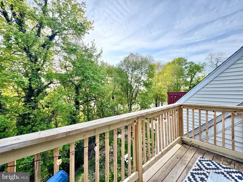 202 River Ct, Bordentown, NJ 08505