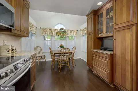 Kitchen - 512 Hydrangea Dr, Mount Laurel, NJ 08054 photo 2 of 3