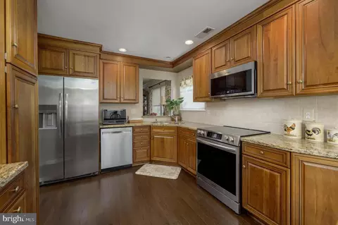 Kitchen - 512 Hydrangea Dr, Mount Laurel, NJ 08054 photo 3 of 3