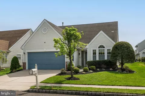 512 Hydrangea Dr, Mount Laurel, NJ 08054