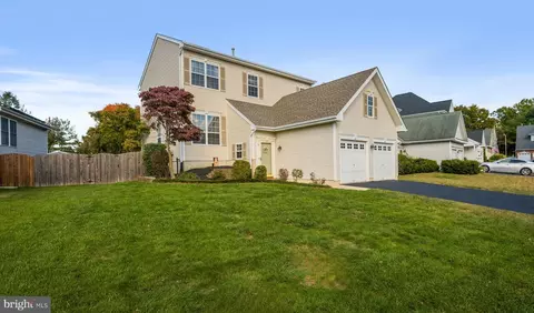 25 Shawnee Trl, Burlington, NJ 08016