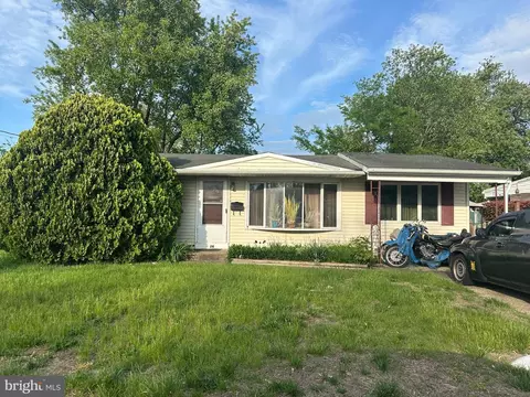 26 Cambridge Cir, Maple Shade, NJ 08052