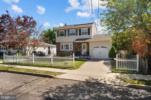 418 Harrison St, Riverside, NJ 08075