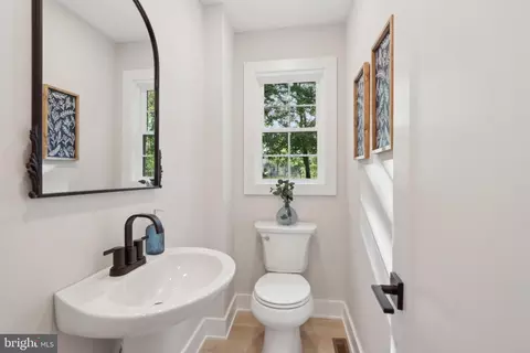 Bath - 43 Knox Blvd, Marlton, NJ 08053 photo 1 of 2
