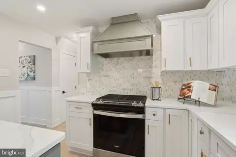Entry Way - 43 Knox Blvd, Marlton, NJ 08053 photo 8 of 9
