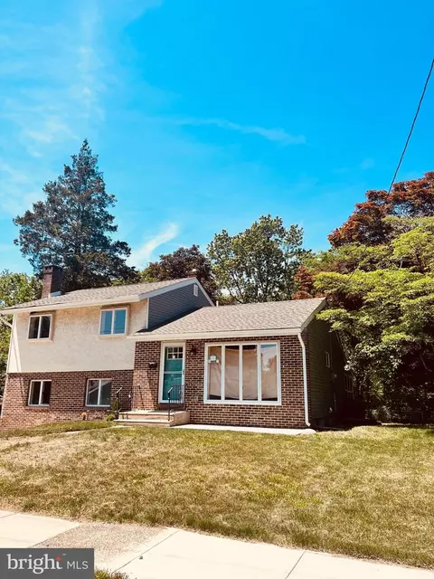 48 W Woodcrest Ave, Maple Shade, NJ 08052