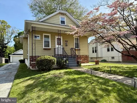 50 W Gradwell Ave, Maple Shade, NJ 08052
