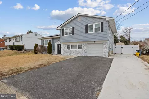 429 S Arthur Dr, Edgewater Park, NJ 08010